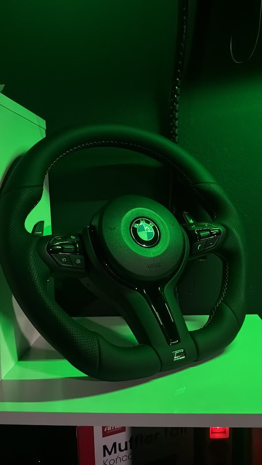 Volante em couro da Série M para BMW M3 M5 F20 F22 F23 F30 F33 F34 X1 F48 X5 F15 X3 F25 F80 E90 E70 E84 com borboletas no volante