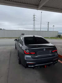 Conjunto de lanternas traseiras para BMW Série 3 2013-2018 F30 F80 M3 com LEDs, design M4 GTS, 320 325i e piscas sequenciais em LED.