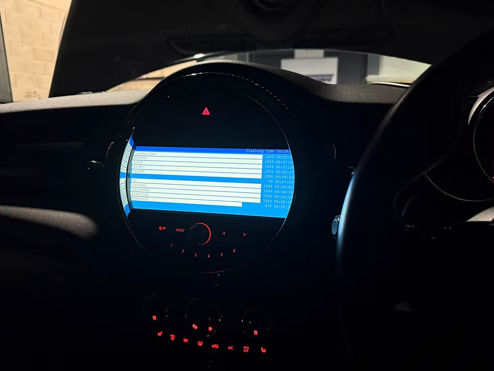 MINI iDrive Update + Apple CarPlay Fullscreen